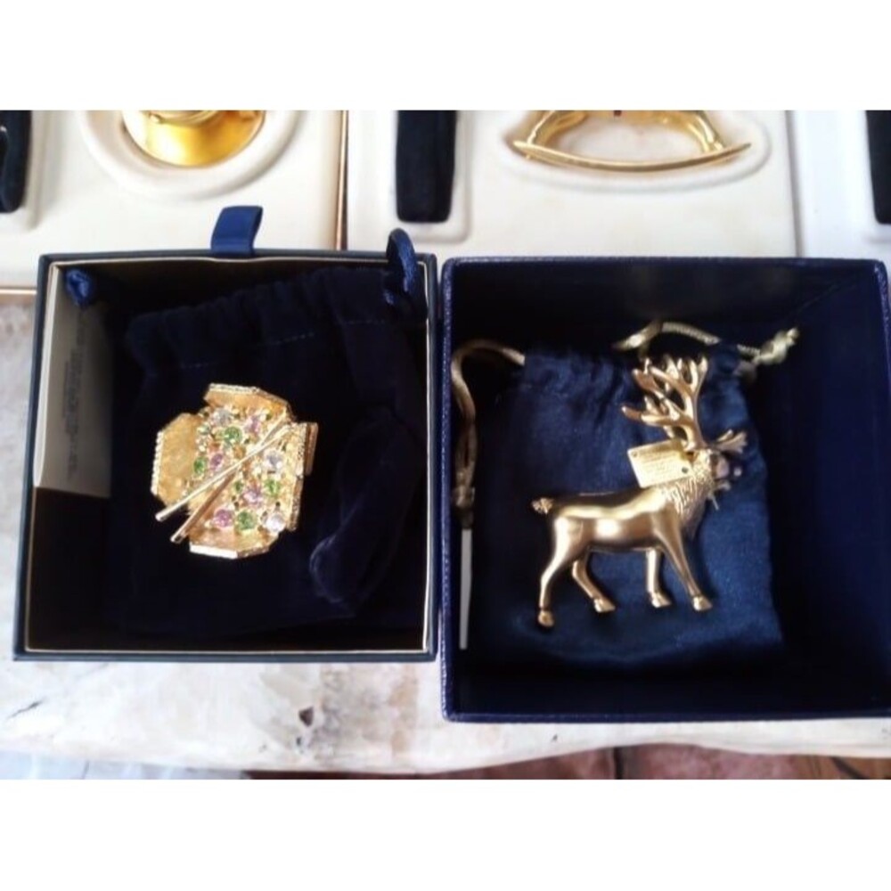 Vintage Estee Lauder Collectible Perfume Compacts - Picture 8 of 12